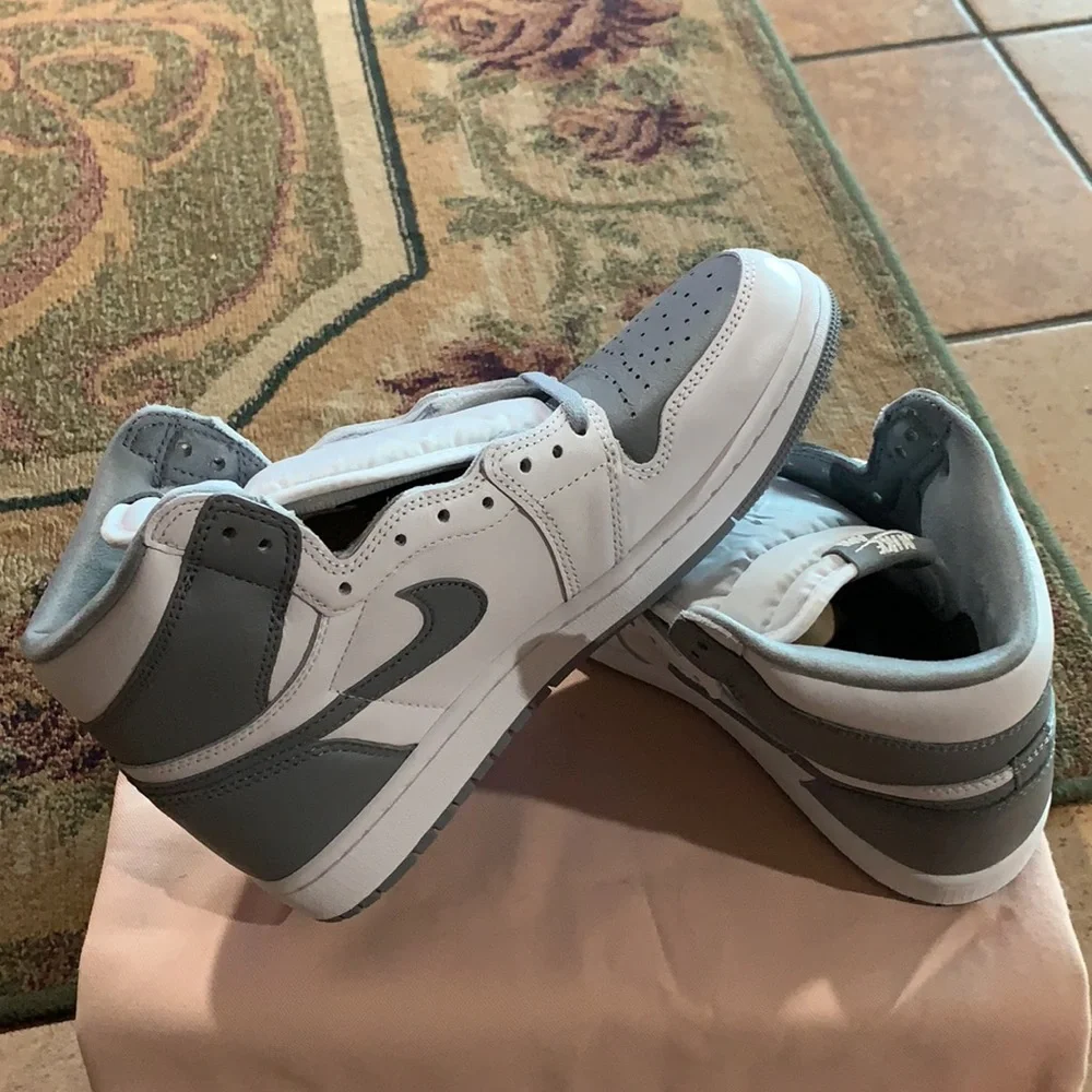 Jordan 1 Retro High OG Stealth (Premium Leather)